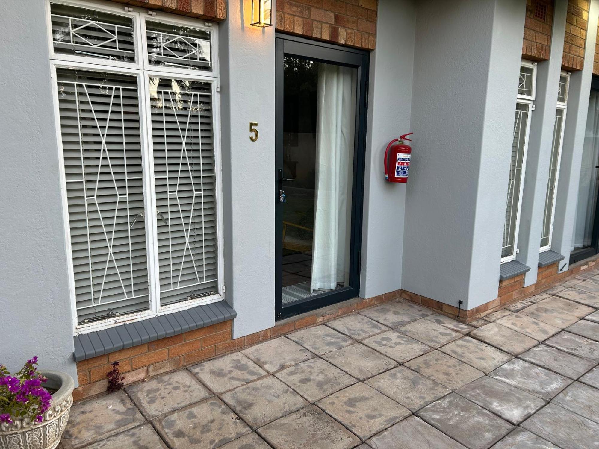28 La Rochelle Bed & Breakfast Kimberley Exterior photo
